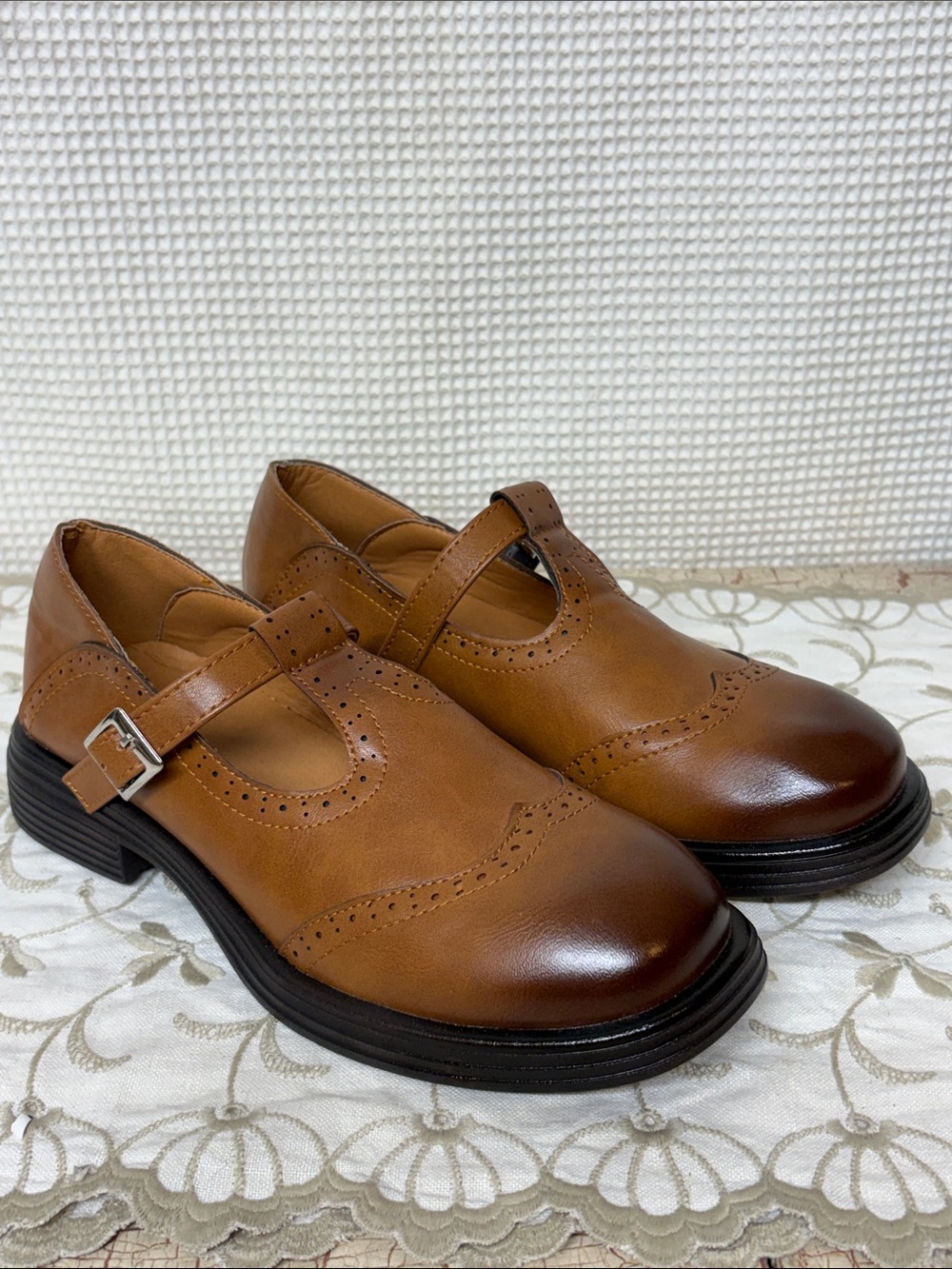 Oxford low-heel shoe